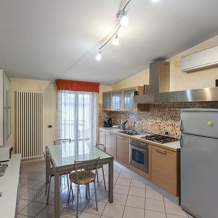 Palazzo Giallo ألبا أدرياتيكا المظهر الخارجي الصورة