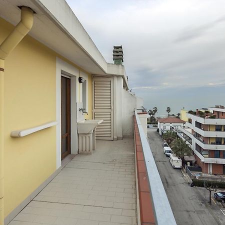 Palazzo Giallo ألبا أدرياتيكا المظهر الخارجي الصورة